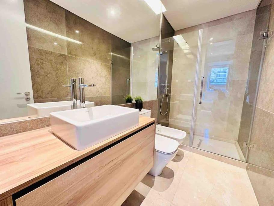 Lisbon Marques De Pombal Top Flat Great Locations City Center B Buitenkant foto